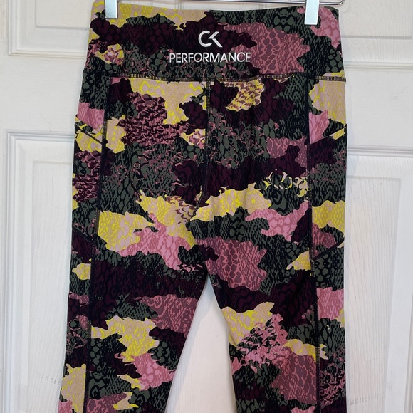 Calvin Klein Size Medium Camouflage Patterned Leggings - Picture 5 of 9